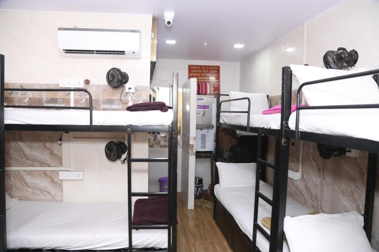 New Super Dormitory Bombay Extérieur photo