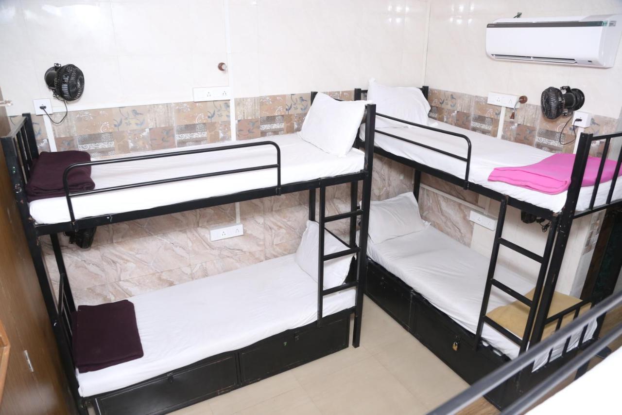 New Super Dormitory Bombay Extérieur photo