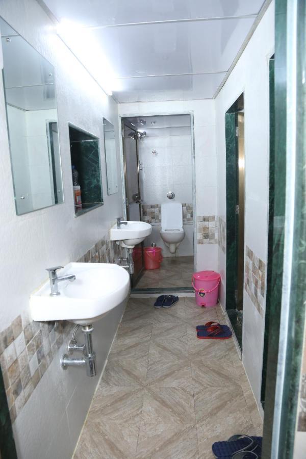 New Super Dormitory Bombay Extérieur photo