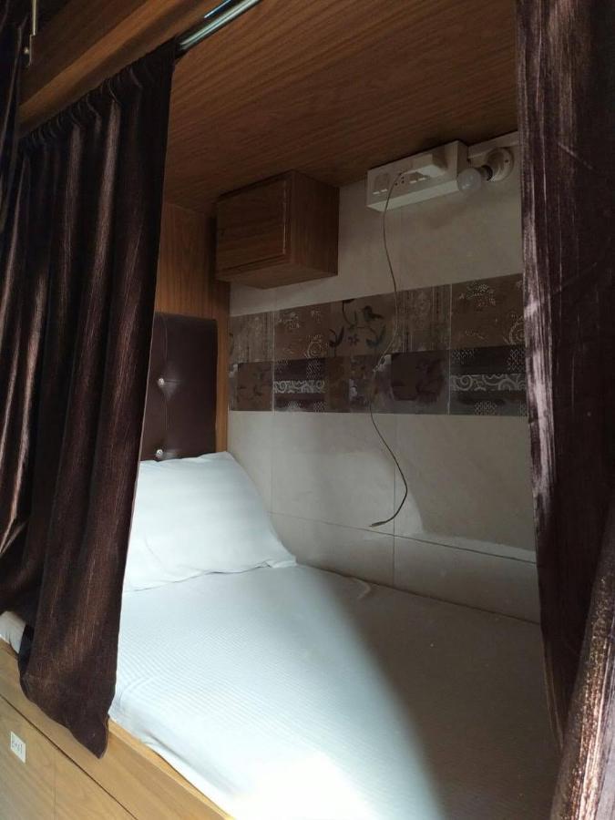 New Super Dormitory Bombay Extérieur photo