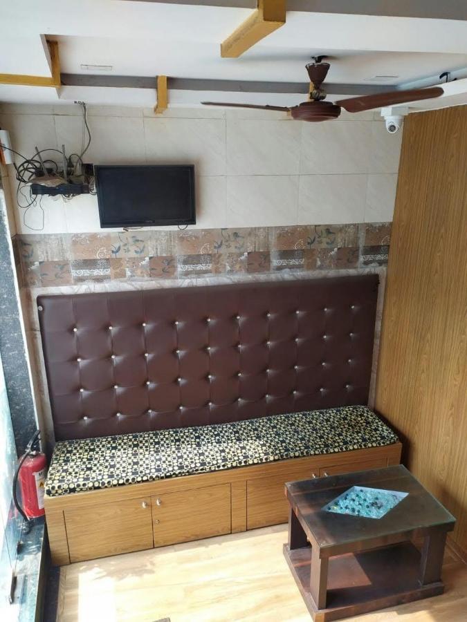 New Super Dormitory Bombay Extérieur photo