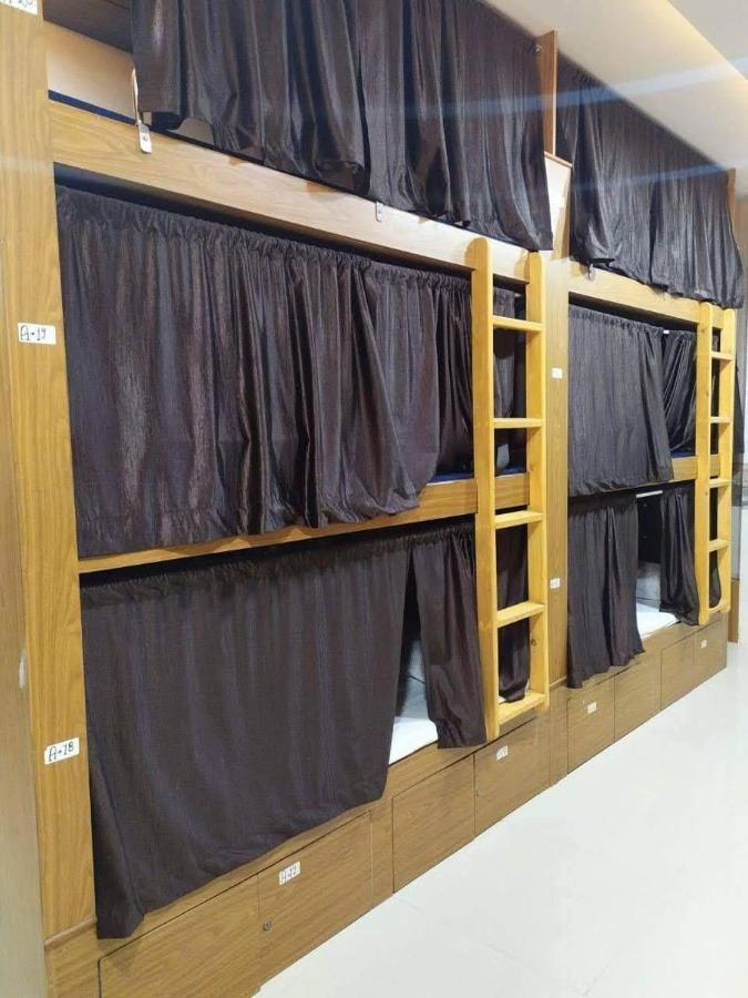 New Super Dormitory Bombay Extérieur photo